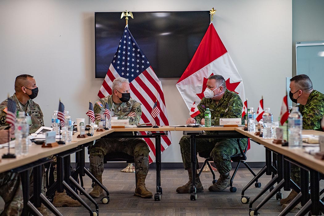 Major-General Conrad Mialkowski, Deputy Commander of the Canadian Army, and Lieutenant General John R. Evans, Jr., Commander of the United States Army North (Fifth Army) and Senior Commander, Fort Sam Houston and Camp Bullis, conduct briefings during a visit to Canadian Army Headquarters in Ottawa on March 8, 2022. Photo: Sailor First Class Camden Scott, Directorate Army Public Affairs.